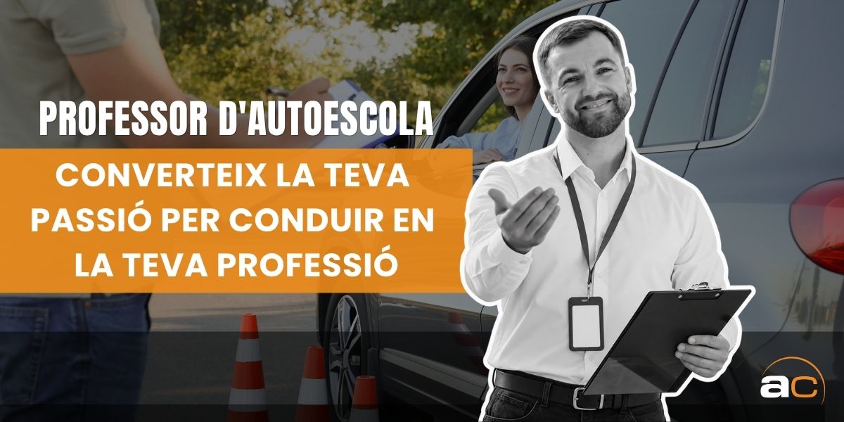 Imatge promocional del curs de professor d'autoescola online d'AulaCat. La composició mostra un instructor de conducció en blanc i negre, amb una carpeta a les mans, davant d'un vehicle amb una alumna. Inclou el missatge «Converteix la teva passió per conduir en la teva professió». AulaCat ofereix preparació online per a les proves de professor d'autoescola, amb una metodologia flexible, materials d'estudi i acompanyament docent.